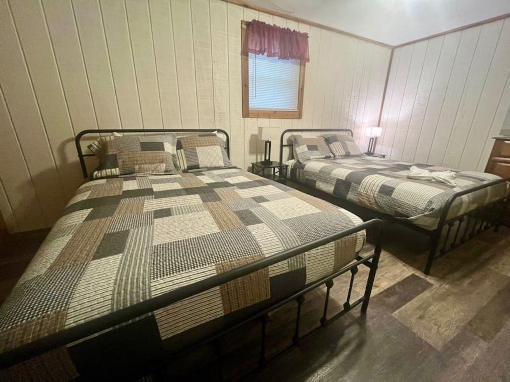 Er19 - Fryemont Great Location - Close To Town! 3 Bedroom Cabin by RedAwning view 5