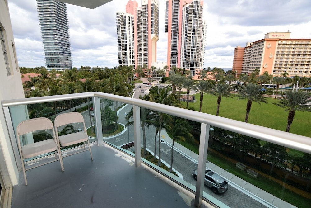 Spectacular 2 Bed 2 Baths Right Across The Beach