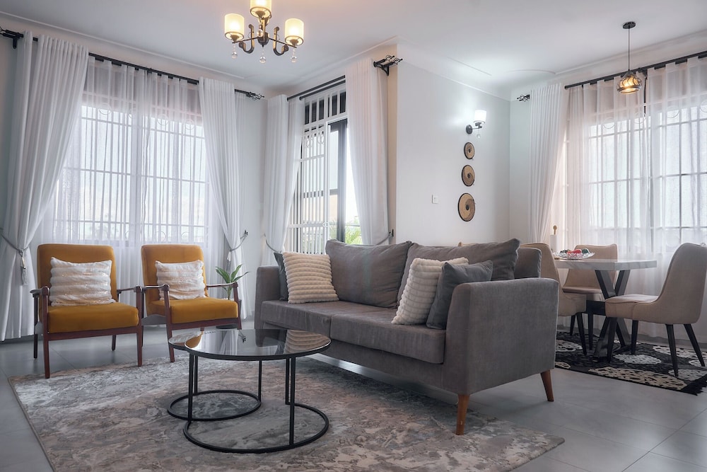 B&S Luxe Living