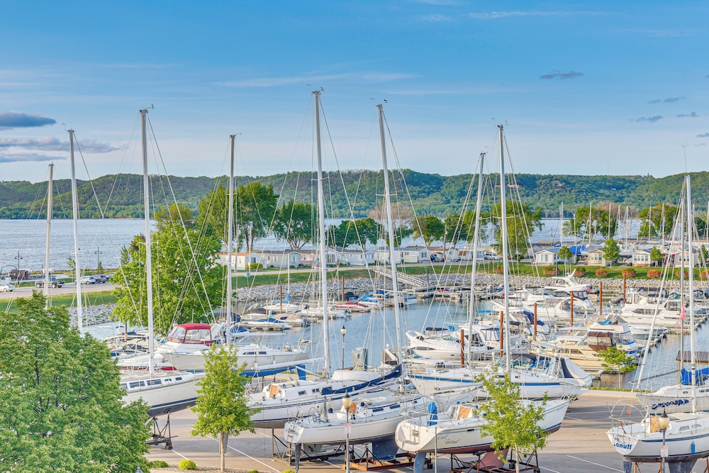 Walk to Lake City Marina: Condo w/ Rooftop Deck!