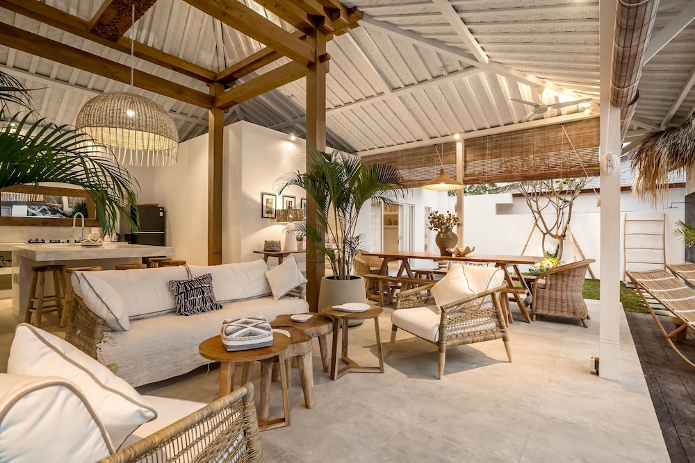 A Casa Di Renucci by Alfred in Bali - Brand New Stunning 5BR Villa Near Seminyak Beach