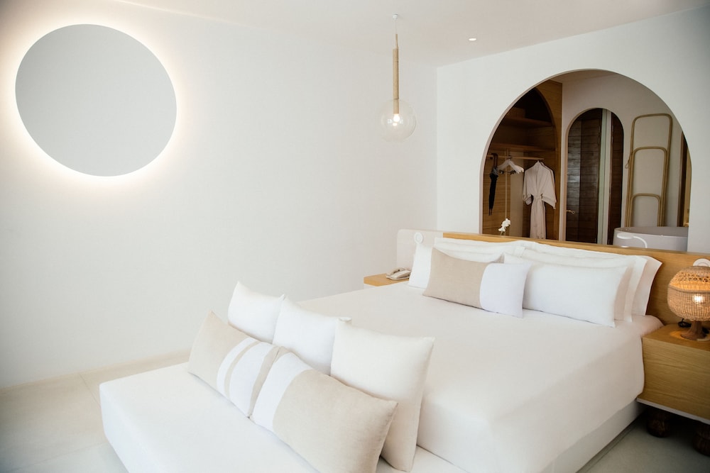 SALA Samui Chaweng Beach Resort