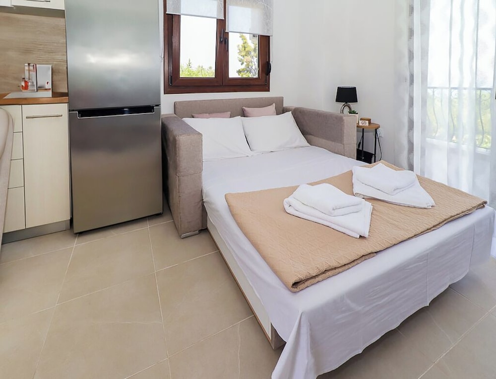 Scenic Kriopigi Getaway - Cozy Anna-maria Apartment for 4 photo 2