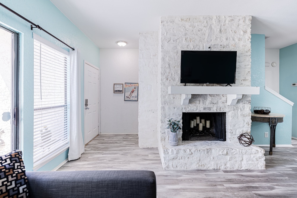 Horseshoe Bay Townhome w/ Water Access! - Property Image 11