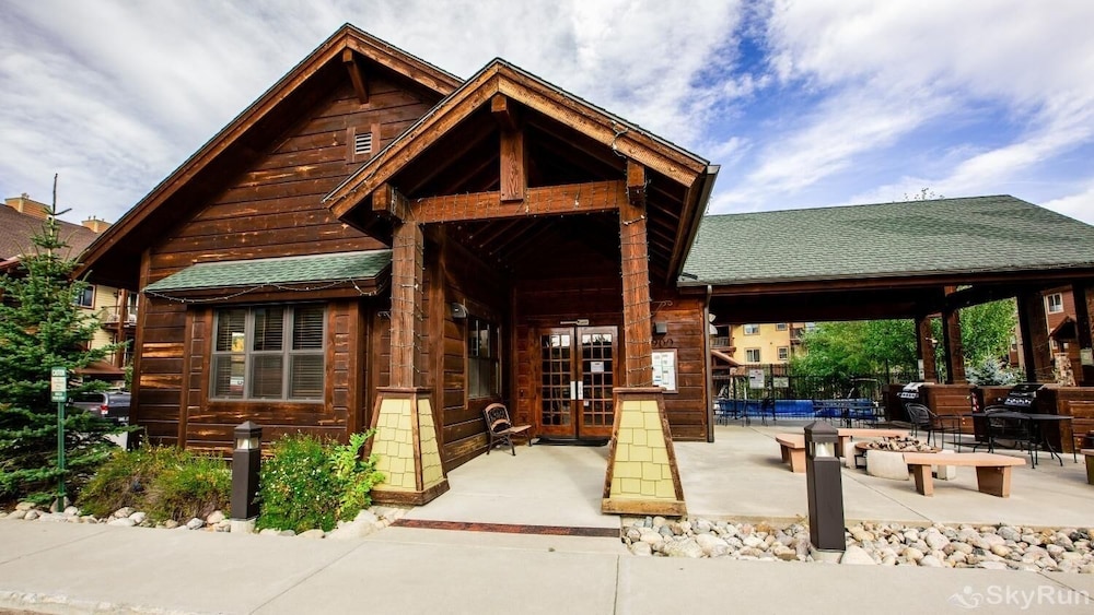 Trailhead Lodge One Bedroom 801 Condo by RedAwning