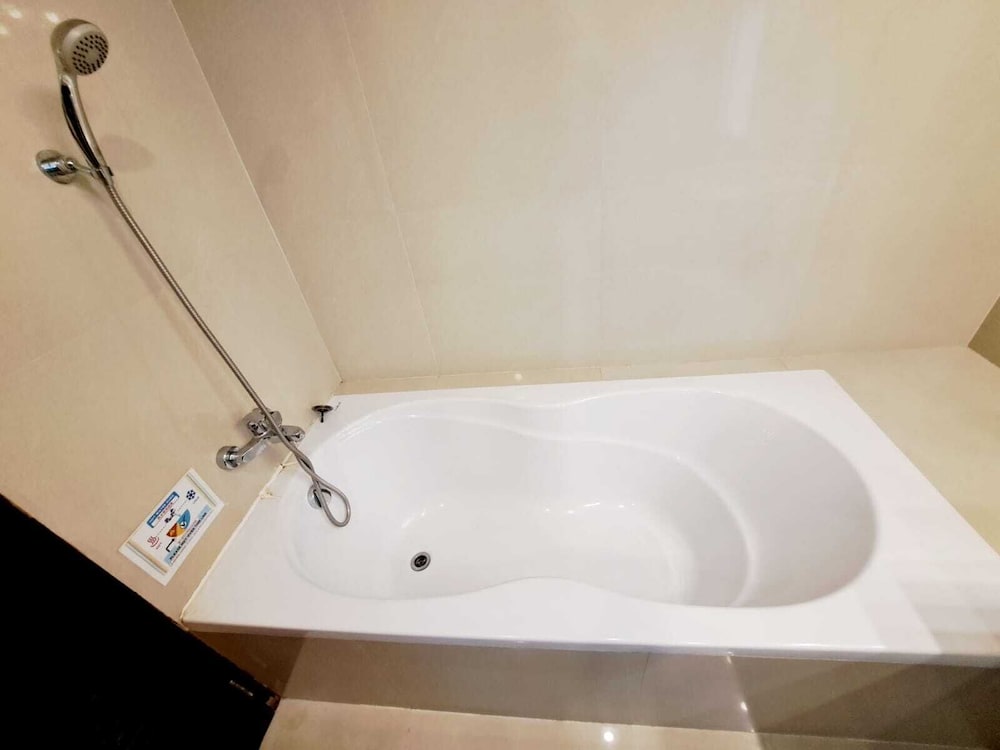 2D - 3 Bedroom Downtown Apartment With Shared Pool