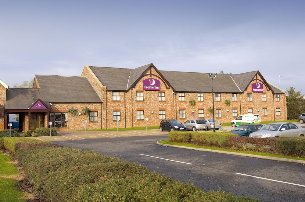 Premier Inn Wigan - M6 J25, photo 3