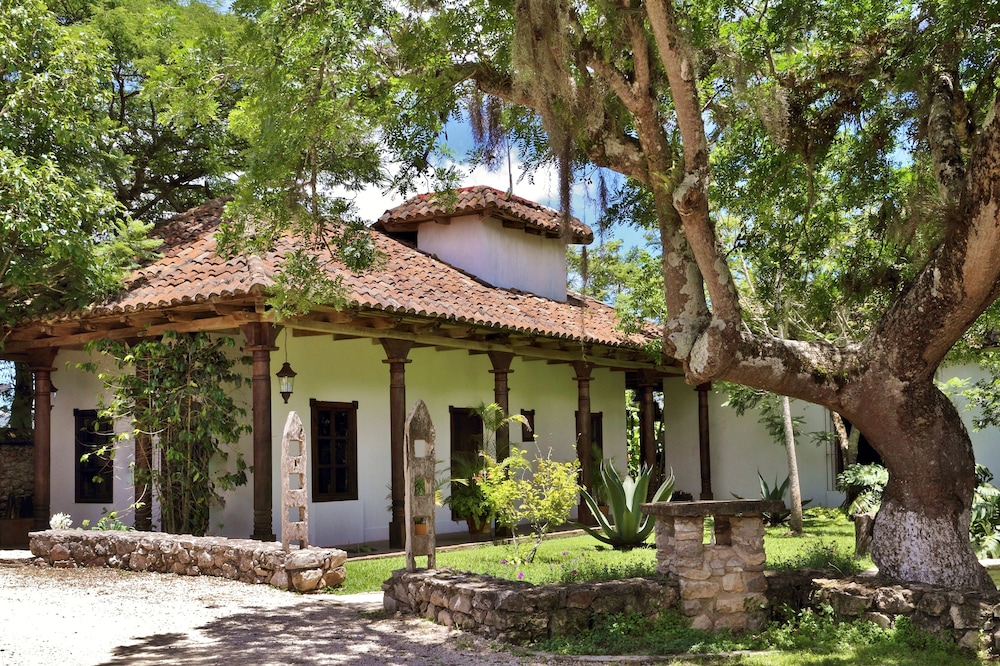 Parador-Museo Santa María
