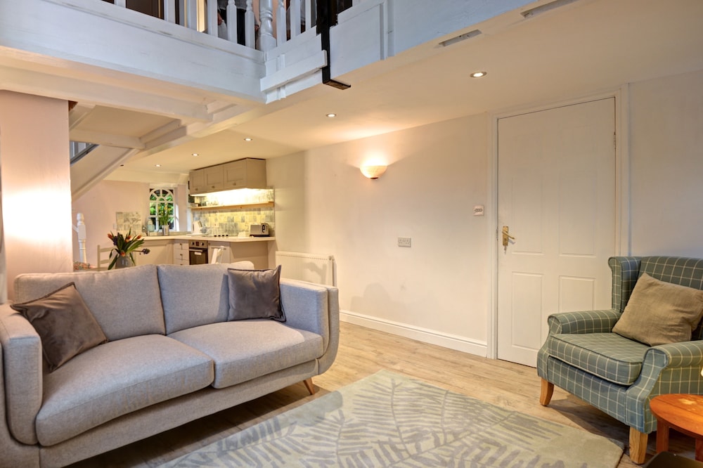 Holiday Cottages and North Star Apartment