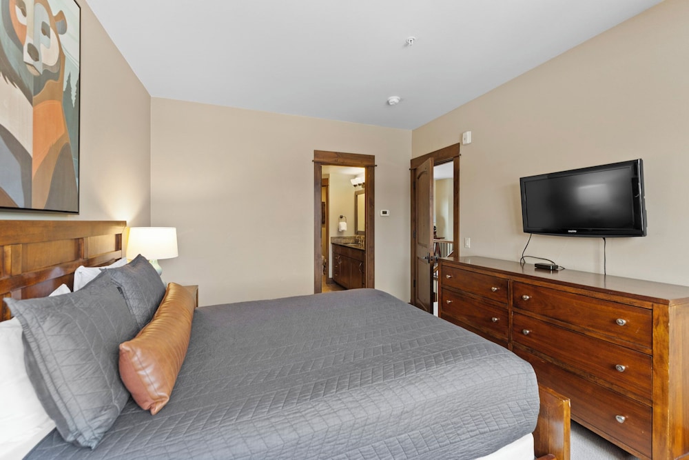 Watertower Place Condos Unit 202, Building B