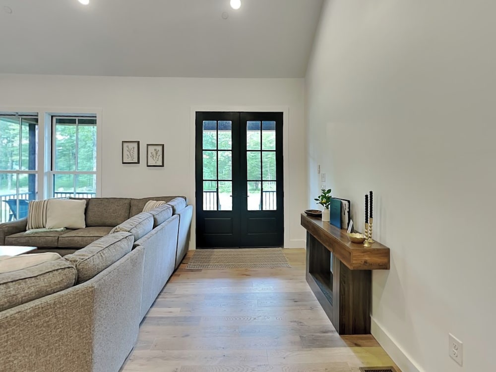 Holiday House by Taylor Made Deep Creek