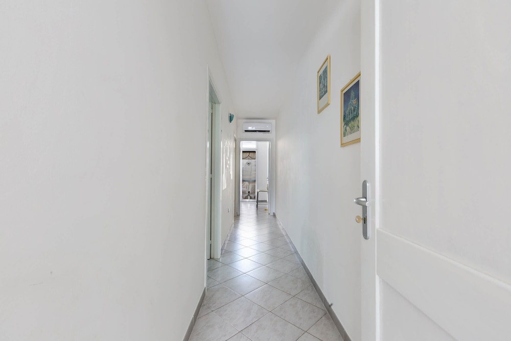 2060 Villetta Krystle view 2