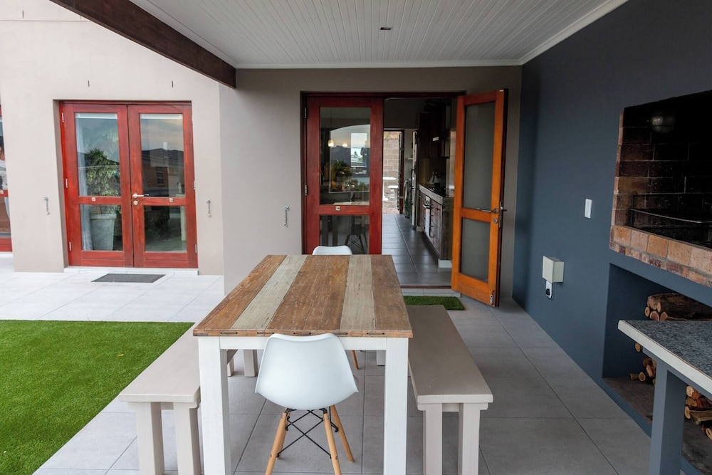 Serene Langebaan Getaway With Garden Views
