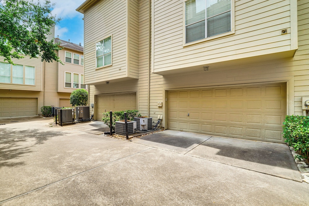 Midtown Houston Abode: 8 Blocks to Downtown! view 4
