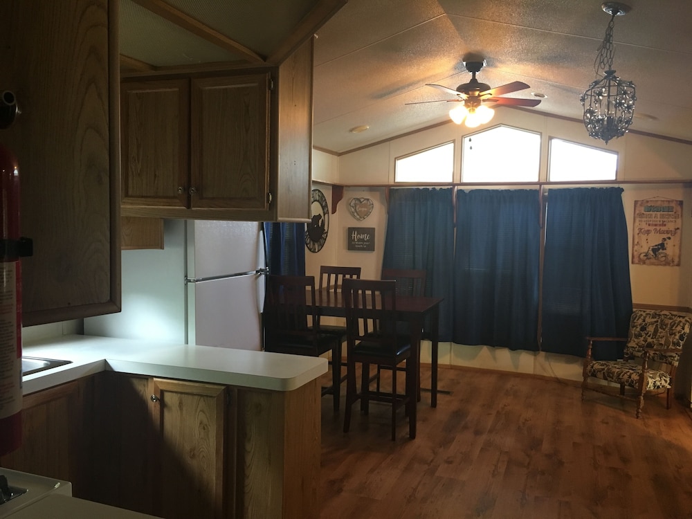 Smoky View Cottages & RV Resorts