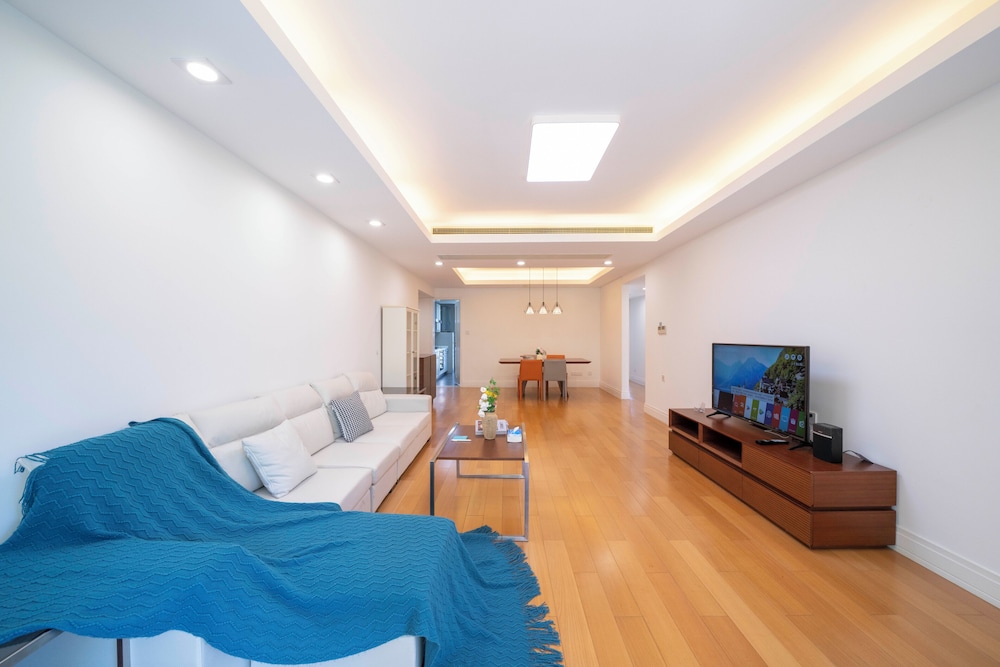 Tyms Stylish 3BR 2BA Apt Xujiahui Metro