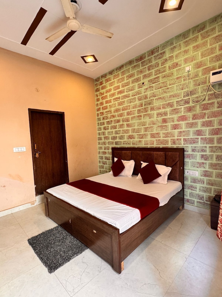 Hotel Raghav Dham
