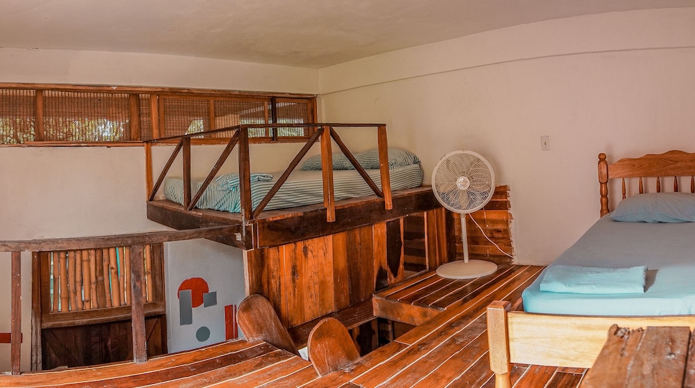 Belize Vacations - Bella's Backpackers - Property Image 3