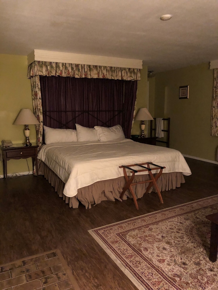 Delamater Inn