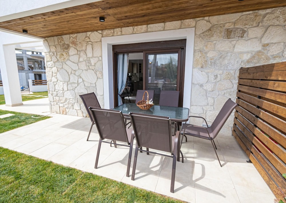 Bonas Maisonette No1 By Travel Pro Services view 3