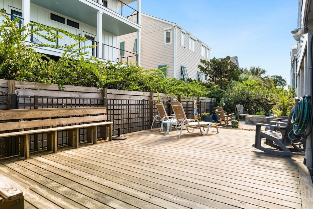 Santorelli's Seaside Serenety 4 Bedroom Home