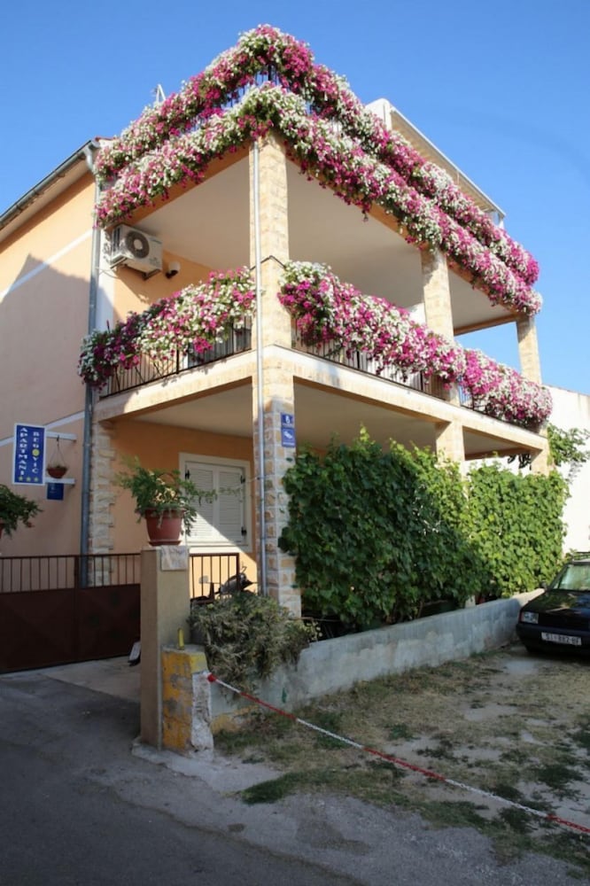 Zdenka - Cosy Apartments for 2-3 Person - A1B view 4