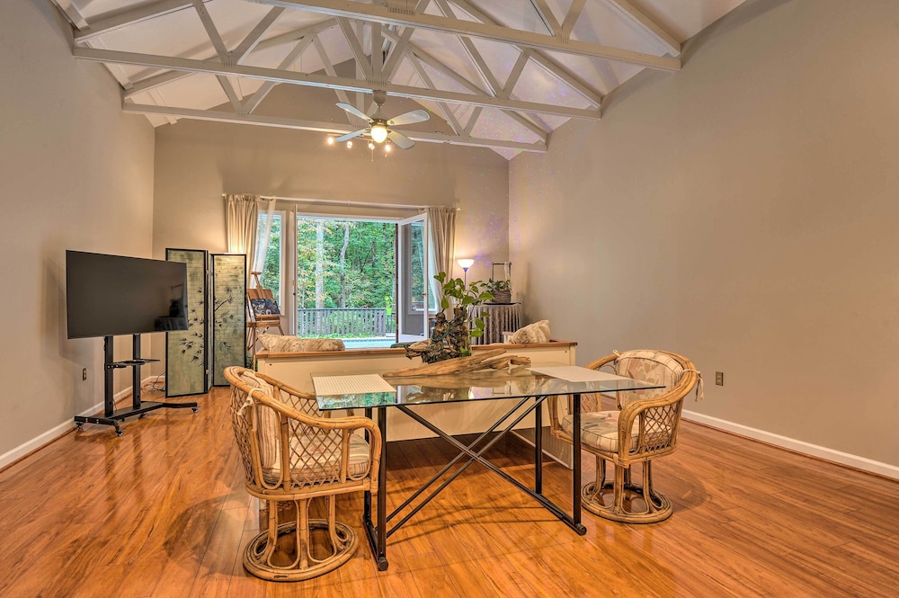 Forested Couples Retreat: 20 Miles to Baltimore! view 4
