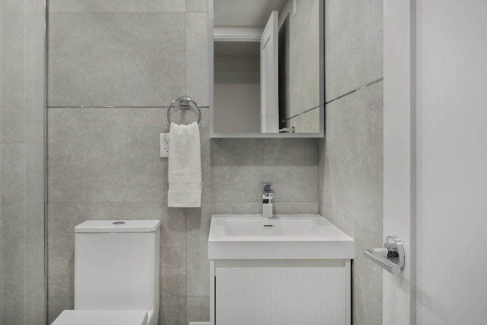 22-4a Sleek Modern 1BR Gramercy