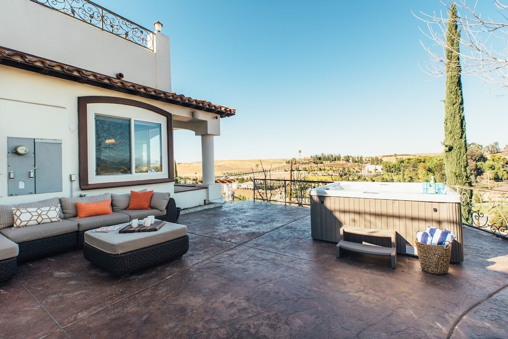 Via del Sur by Avantstay Private Spanish Villa w Views Walk to Wineries