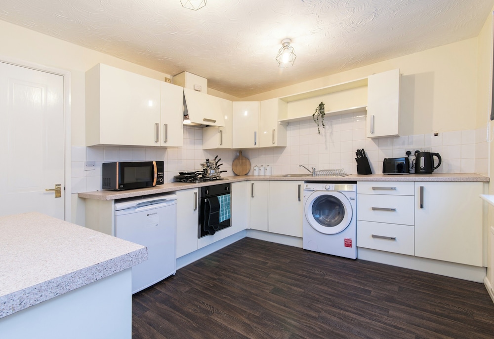 Coventry 3bedroom With Private Garden & Parking