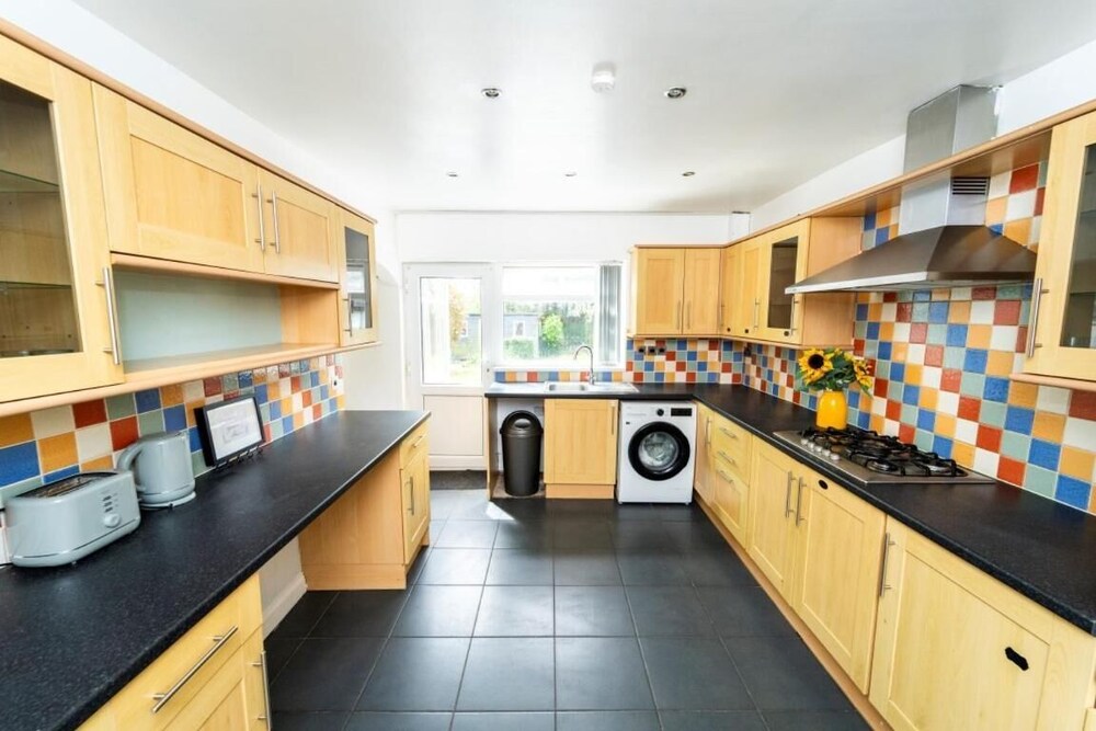 Sunny Lodge in Anstey - Spacious 3 Bedroom Home