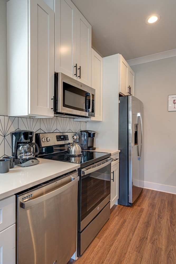 Merry Melrose -mins to Broadway- Sleeps 6