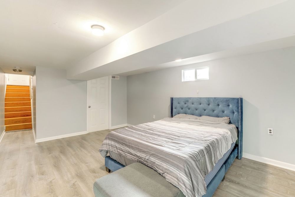 3 Mi to Dtwn: Home w/ Yard in Newark