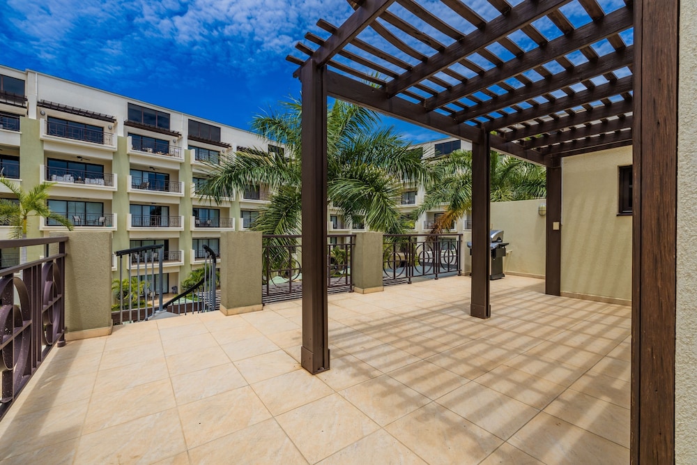 Palm Aruba Condos
