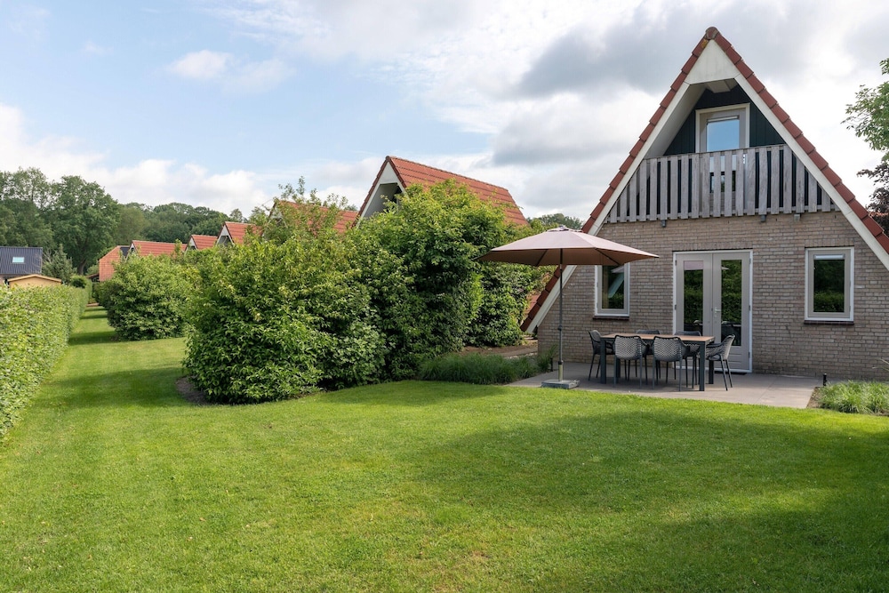Detached House With Garden Near the Mookerplas