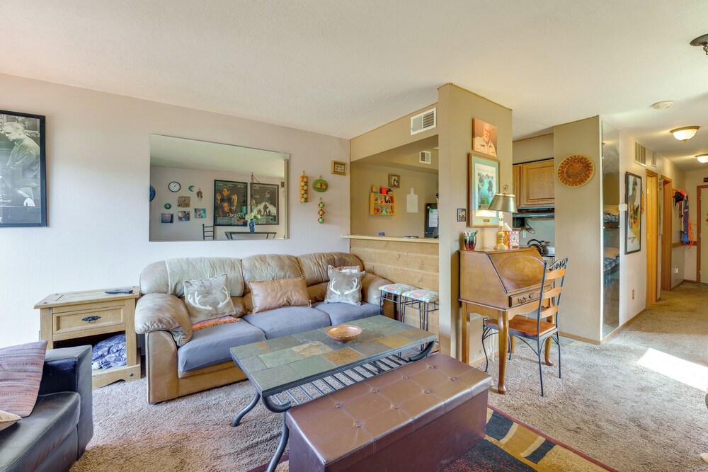 Walk to Angel Fire Resort: Getaway w/ Balcony