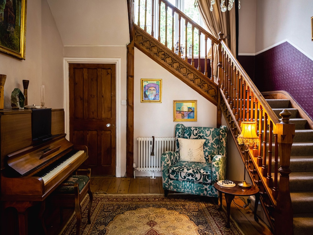 Lonsdale Villa Retreat