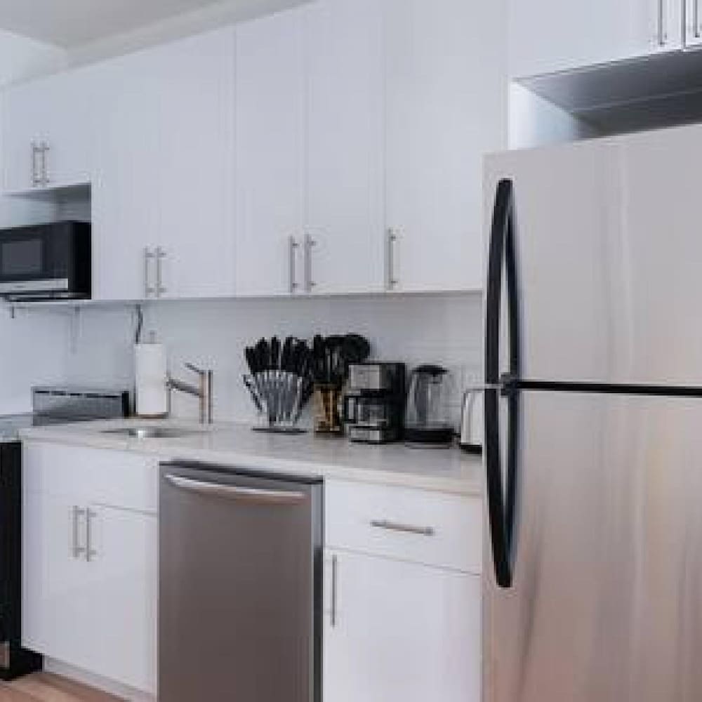 444-5a Newly Renovated 1BR in Hell s Kitchen