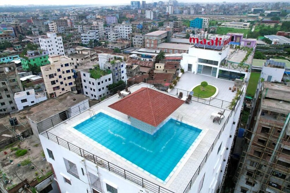 250 sqft 2 Studio Apt Pool and Sauna