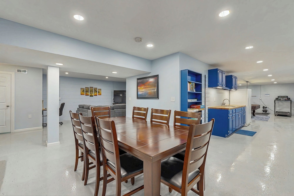 Charming 3BR Home w/ Lake Access & Pool Table