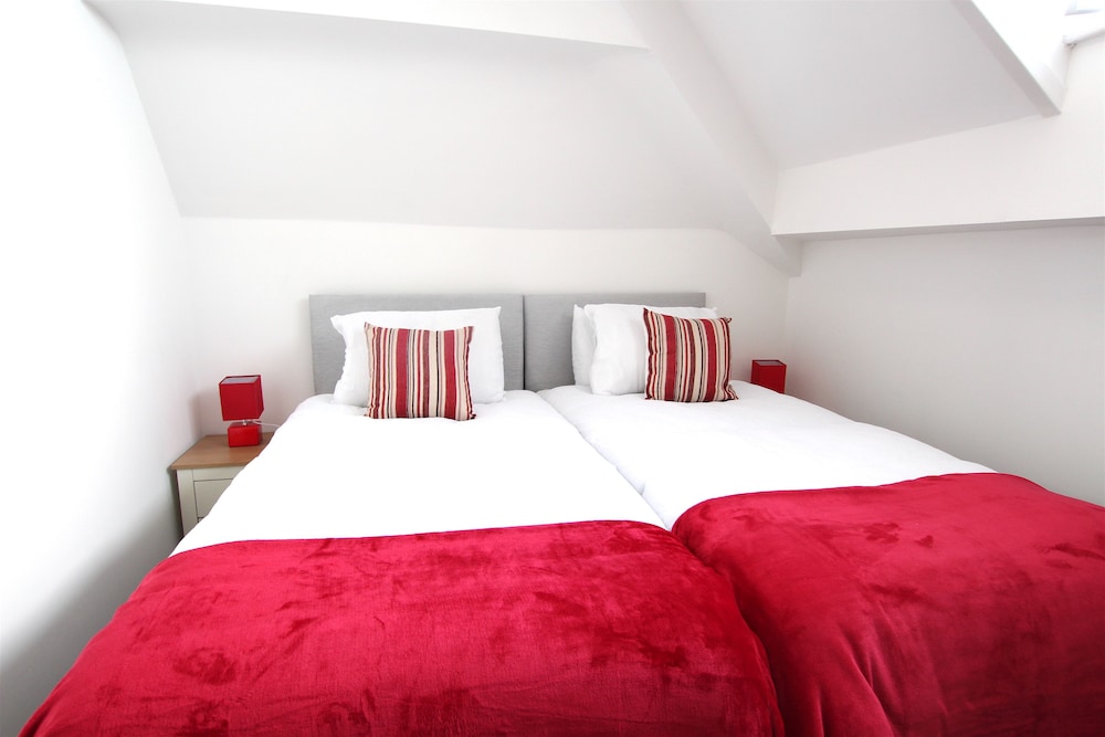 Fabrik Apartments - Station Road view 3