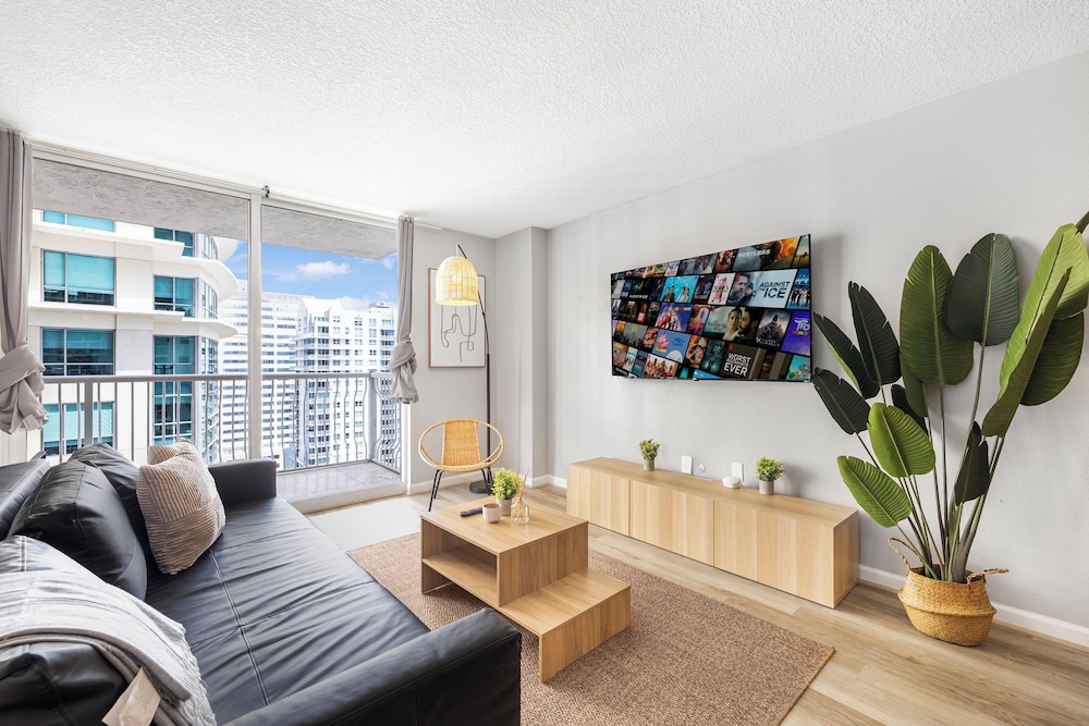 Chic Condo in Brickell Pool & Gym