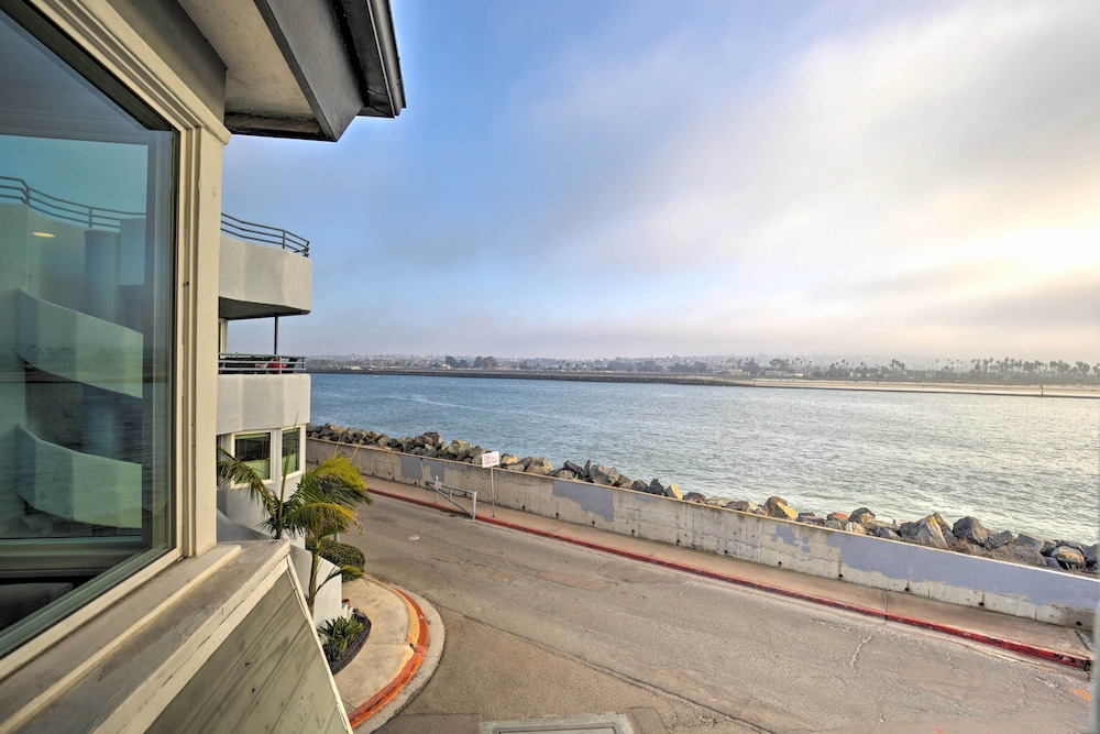 Chic Bay View Condo < 10 Miles to Dtwn San Diego!