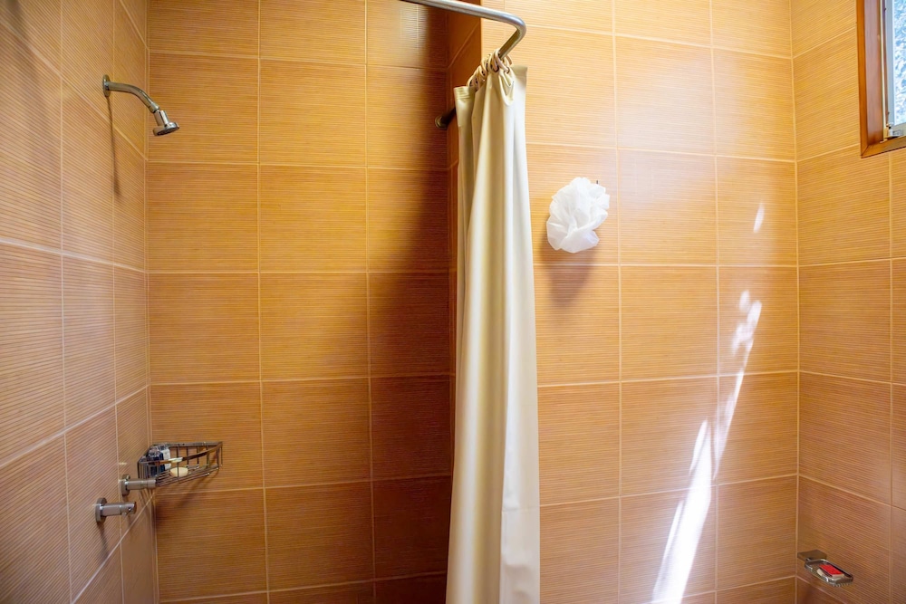 w Elegant 5BR Home w Pool in Cieneguilla