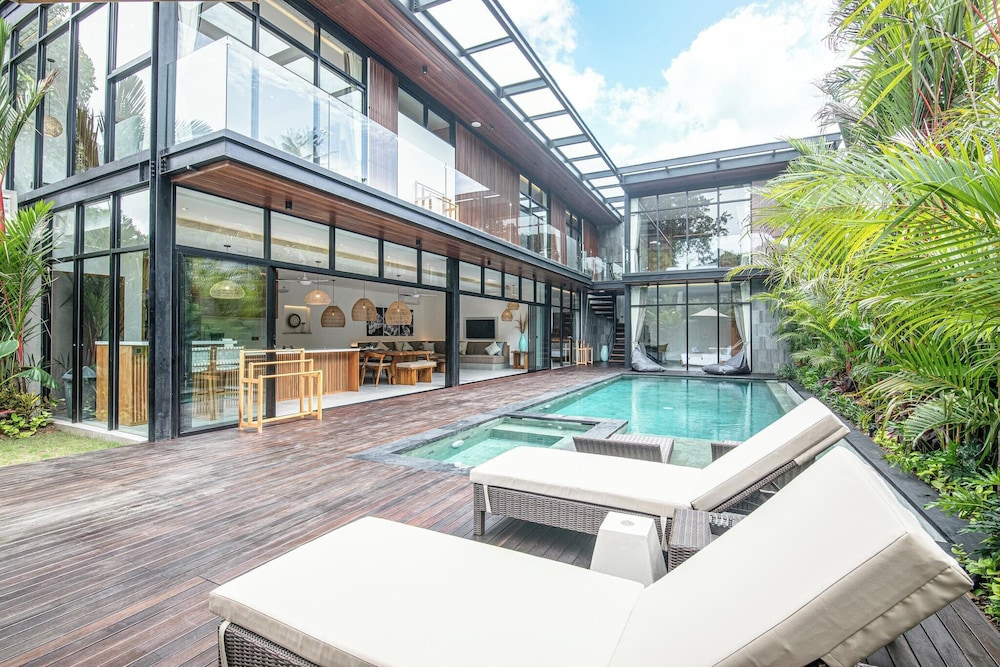 Elegant 6BR Canggu Villa Steps From the Ocean