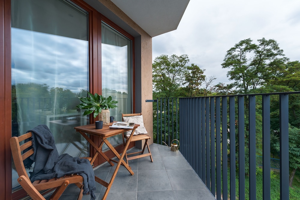 Avenue Apartment - LoftAffair view 2