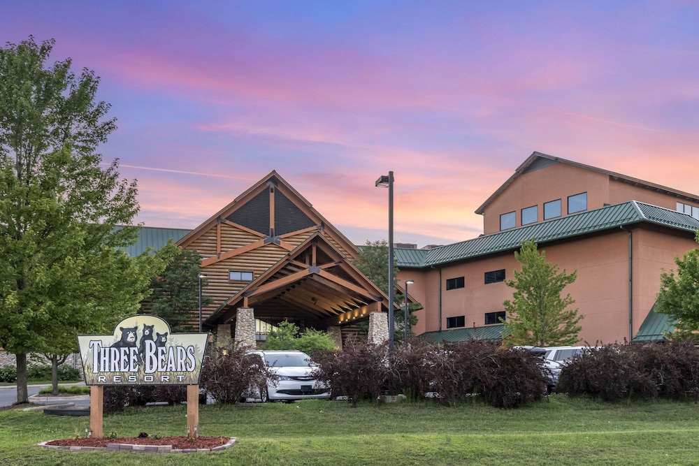 Three Bears Waterpark Resort Near Tomah, Ascend Collection Hotel