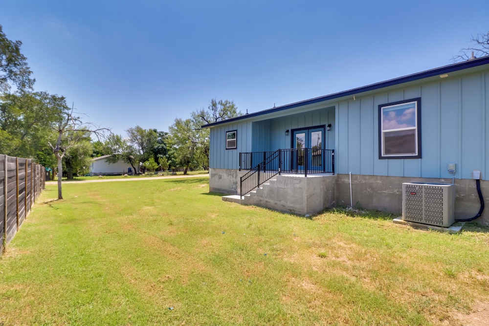 Quiet Hill Country Home: 1 Mi to Lake LBJ Access!