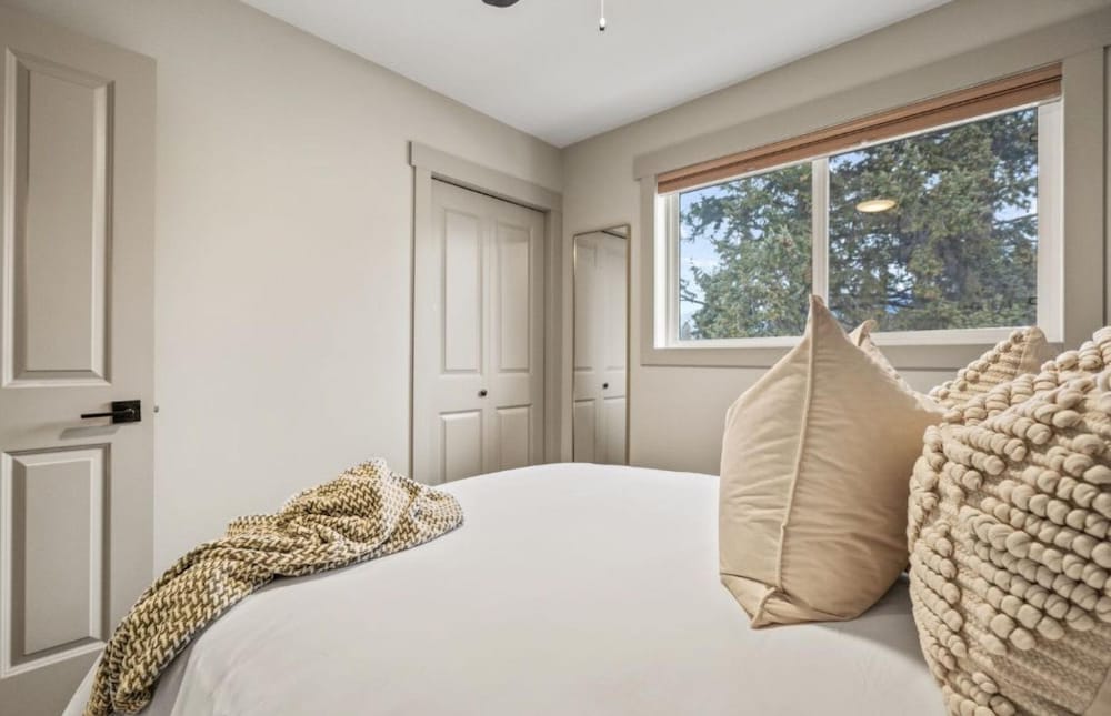 Evergreen Escape No Service Fees Fireplace