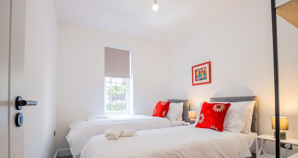 Host Stay Croydon Road Dwelling